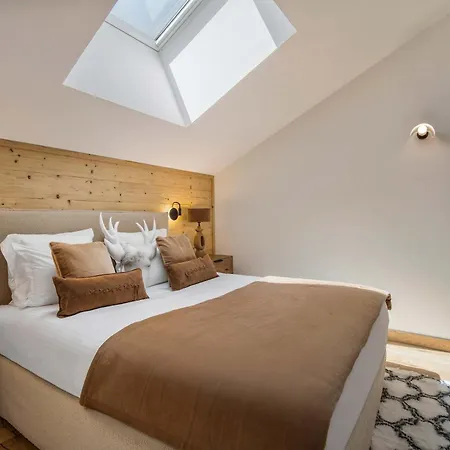 Luxury Penthouse - Panoramic Views, Walkway Balcony, Private Floor