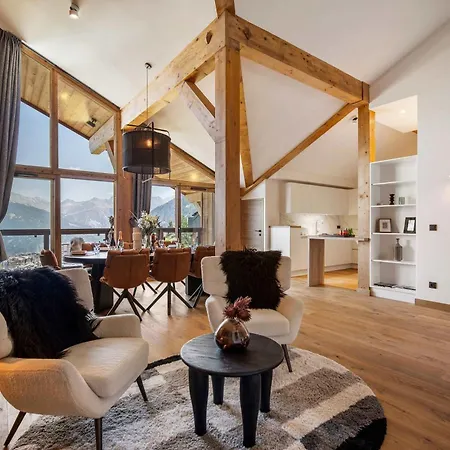 Luxury Penthouse - Panoramic Views, Walkway Balcony, Private Floor Daire