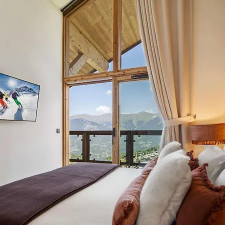 Luxury Penthouse - Panoramic Views, Walkway Balcony, Private Floor Daire