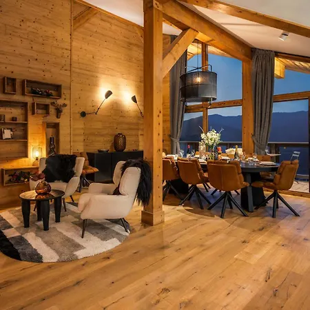 Luxury Penthouse - Panoramic Views, Walkway Balcony, Private Floor Daire