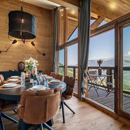 Luxury Penthouse - Panoramic Views, Walkway Balcony, Private Floor *