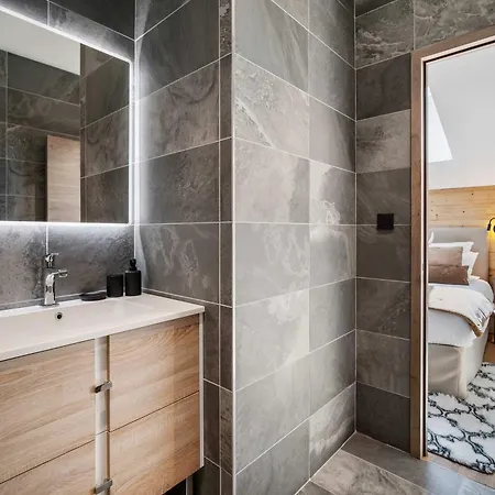 Luxury Penthouse - Panoramic Views, Walkway Balcony, Private Floor Куршевель