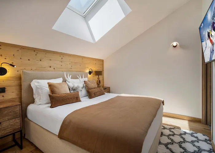 Luxury Penthouse - Panoramic Views, Walkway Balcony, Private Floor