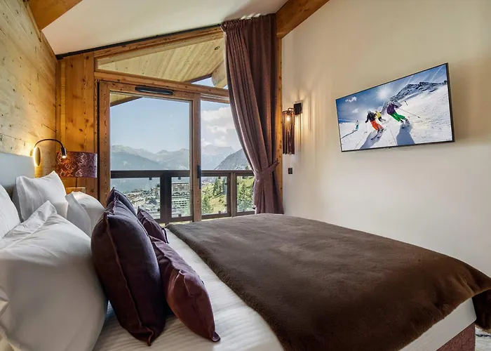 Luxury Penthouse - Panoramic Views, Walkway Balcony, Private Floor