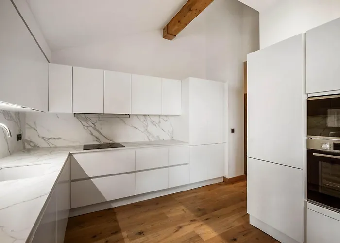 Lejlighed Luxury Penthouse - Panoramic Views, Walkway Balcony, Private Floor