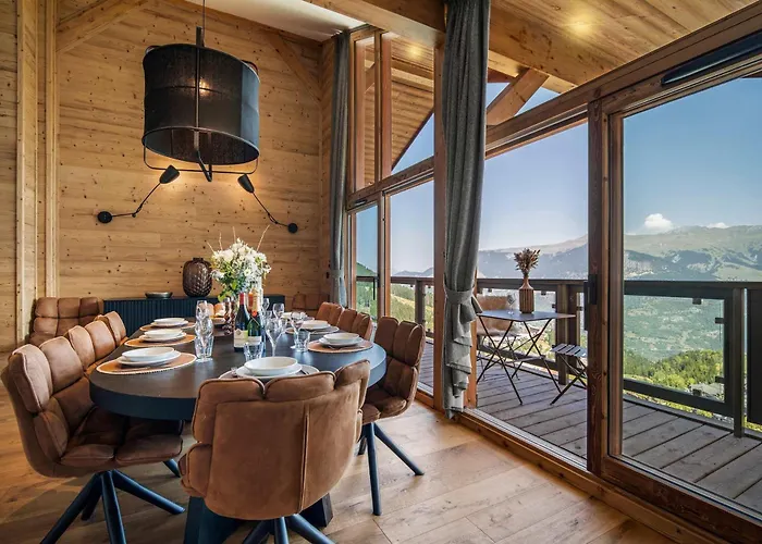 Luxury Penthouse - Panoramic Views, Walkway Balcony, Private Floor *