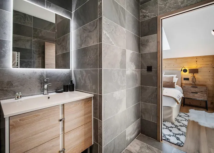 Luxury Penthouse - Panoramic Views, Walkway Balcony, Private Floor Courchevel