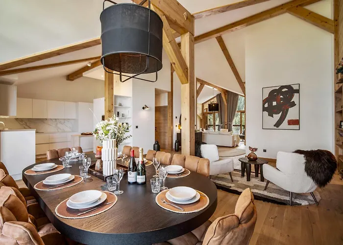 Luxury Penthouse - Panoramic Views, Walkway Balcony, Private Floor *