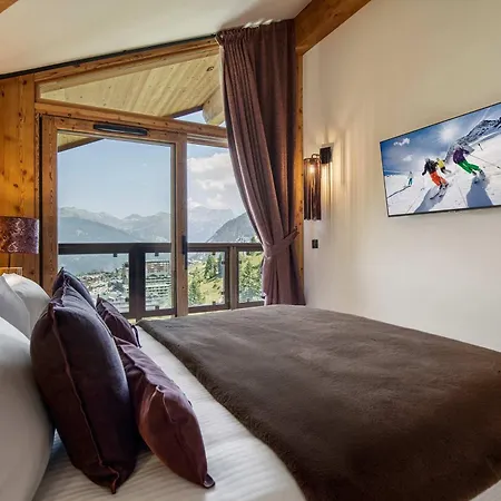 Luxury Penthouse - Panoramic Views, Walkway Balcony, Private Floor