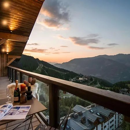 Luxury Penthouse - Panoramic Views, Walkway Balcony, Private Floor *