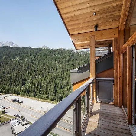 Апартаменты Luxury Penthouse - Panoramic Views, Walkway Balcony, Private Floor