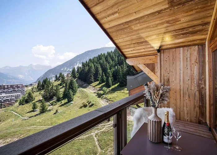 Апартаменти Luxury Penthouse - Panoramic Views, Walkway Balcony, Private Floor *