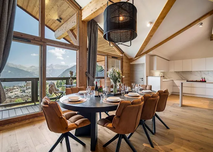 Luxury Penthouse - Panoramic Views, Walkway Balcony, Private Floor Апартаменти *